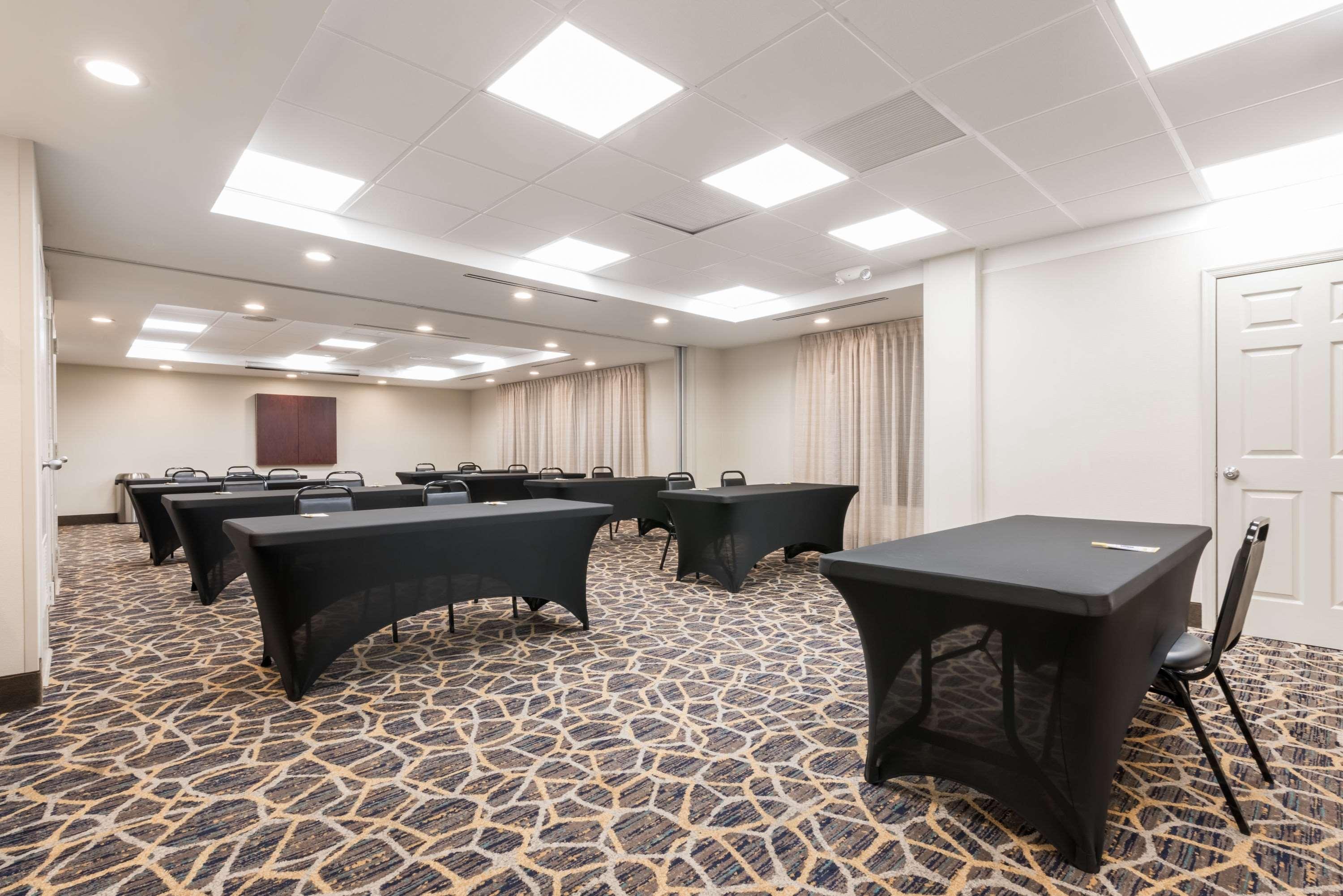 Days Inn By Wyndham Horsham Philadelphia Экстерьер фото