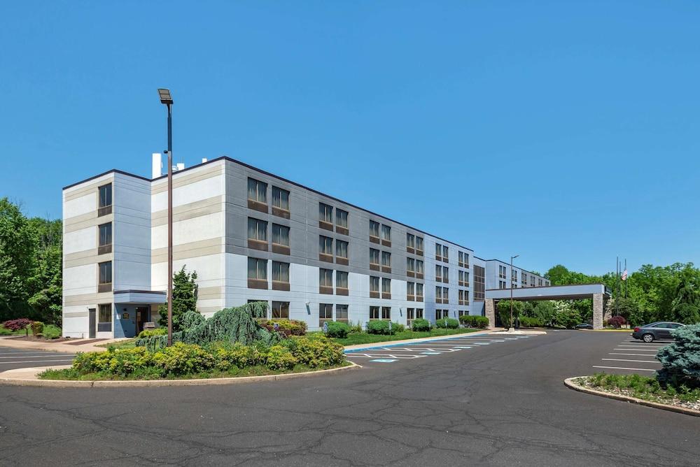 Days Inn By Wyndham Horsham Philadelphia Экстерьер фото
