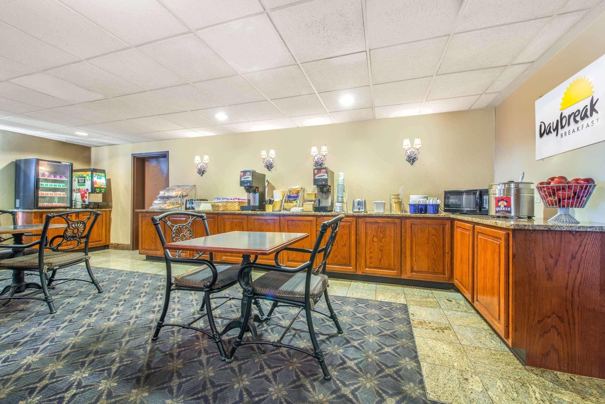 Days Inn By Wyndham Horsham Philadelphia Экстерьер фото